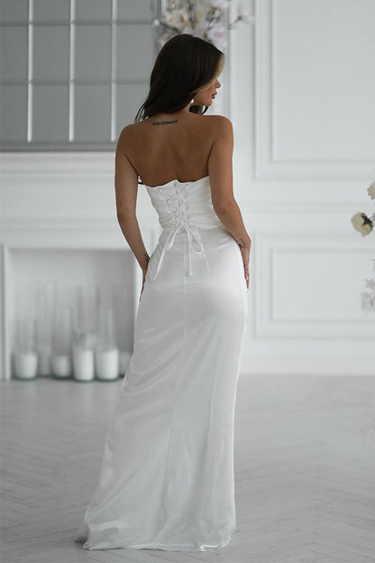 Back view of Bicotone white satijn long dress with Korset lace-up back